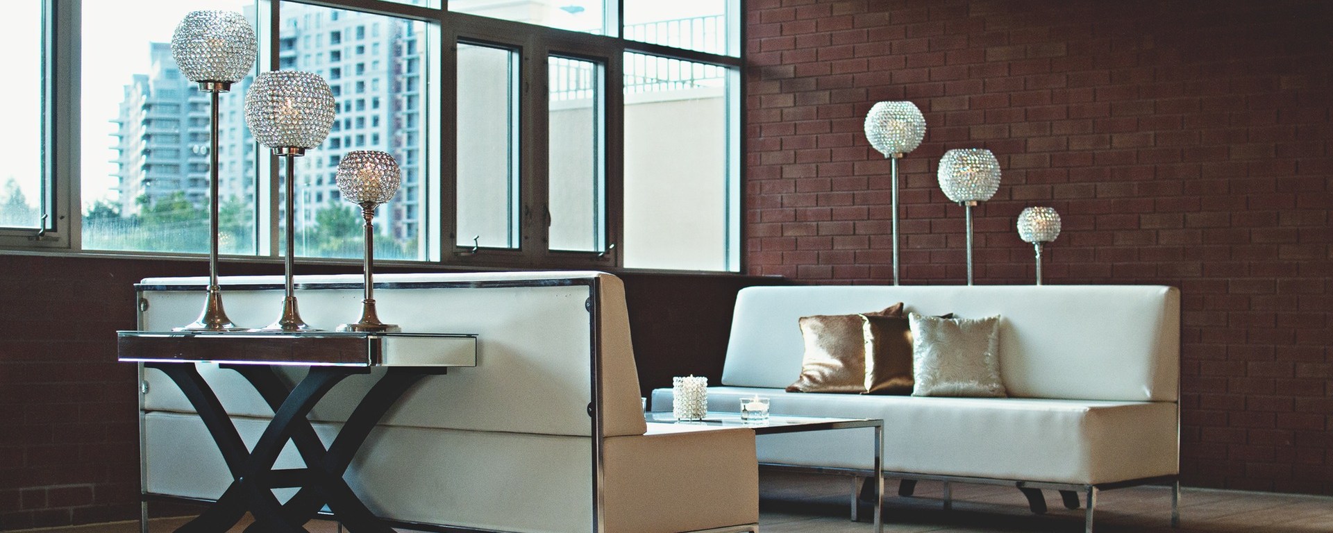 Agence Immobilière et Décoration d'Intérieur pour maison, appartement, commerce à Chambéry en Savoie : Recherche - Achat - Vente, Home Staging, Conseils en Immobiliers et en décoration.